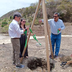 BENDICIÓN Y COLOCACIÓN DE PRIMERA PIEDRA